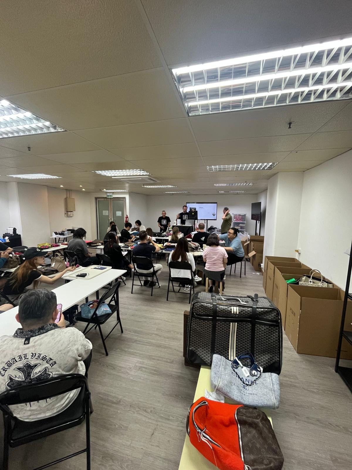 Resellers bidding at a live LBA auction in Hong Kong